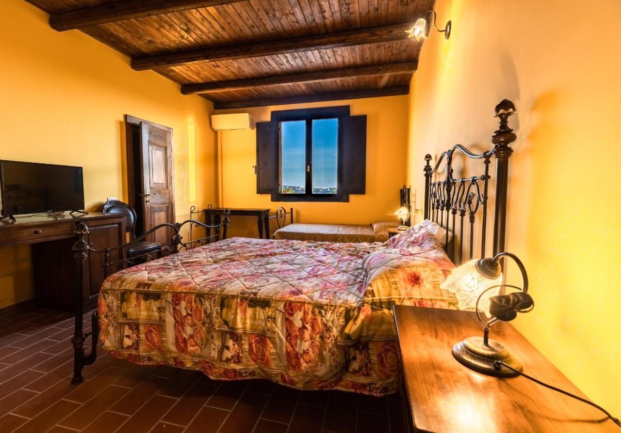 Castello Di Petecciano B&B 모스치아노 산탄젤로 외부 사진